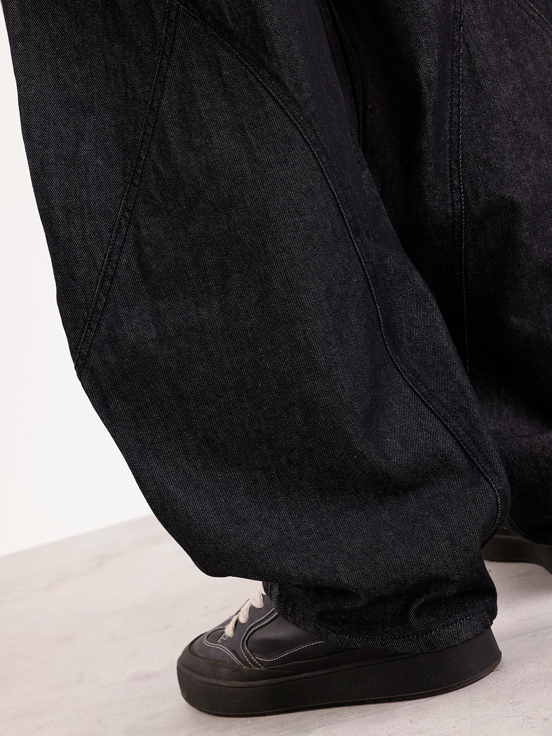 Classic Baloon Fit Jeans | Black - Image 6