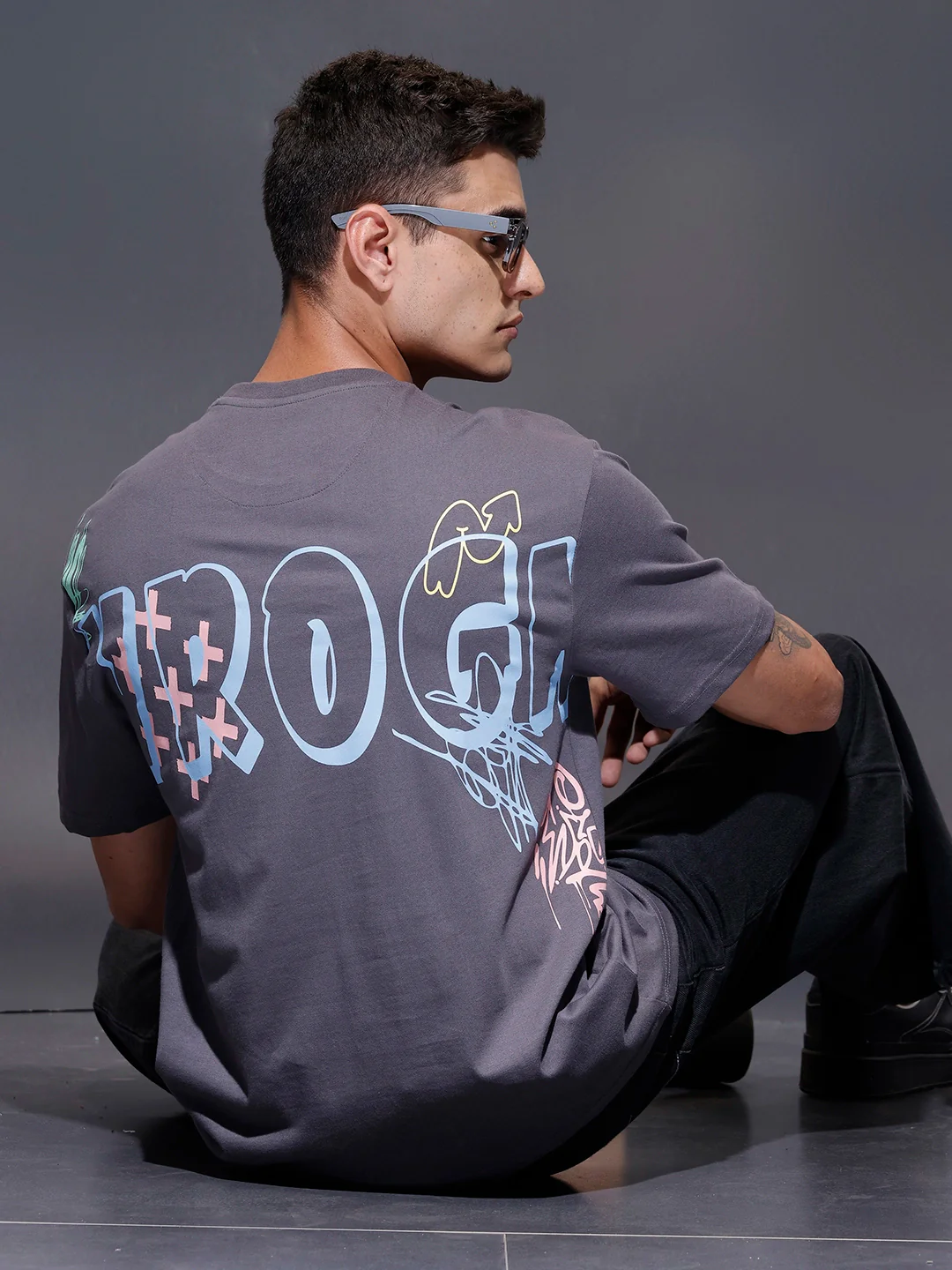 Men's oversized graphic T-shirt with bold back print | Charcoal