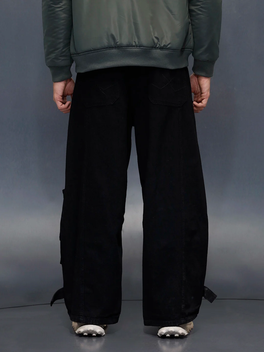 Men's Twelve Pocket Baggy Cargo | Black - Image 4