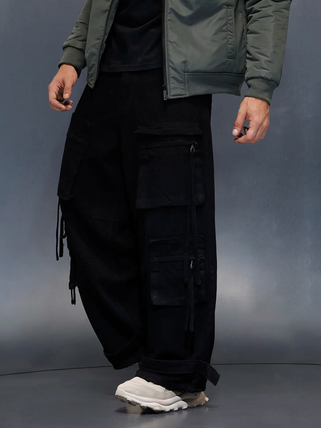 Men's Twelve Pocket Baggy Cargo | Black - Image 5
