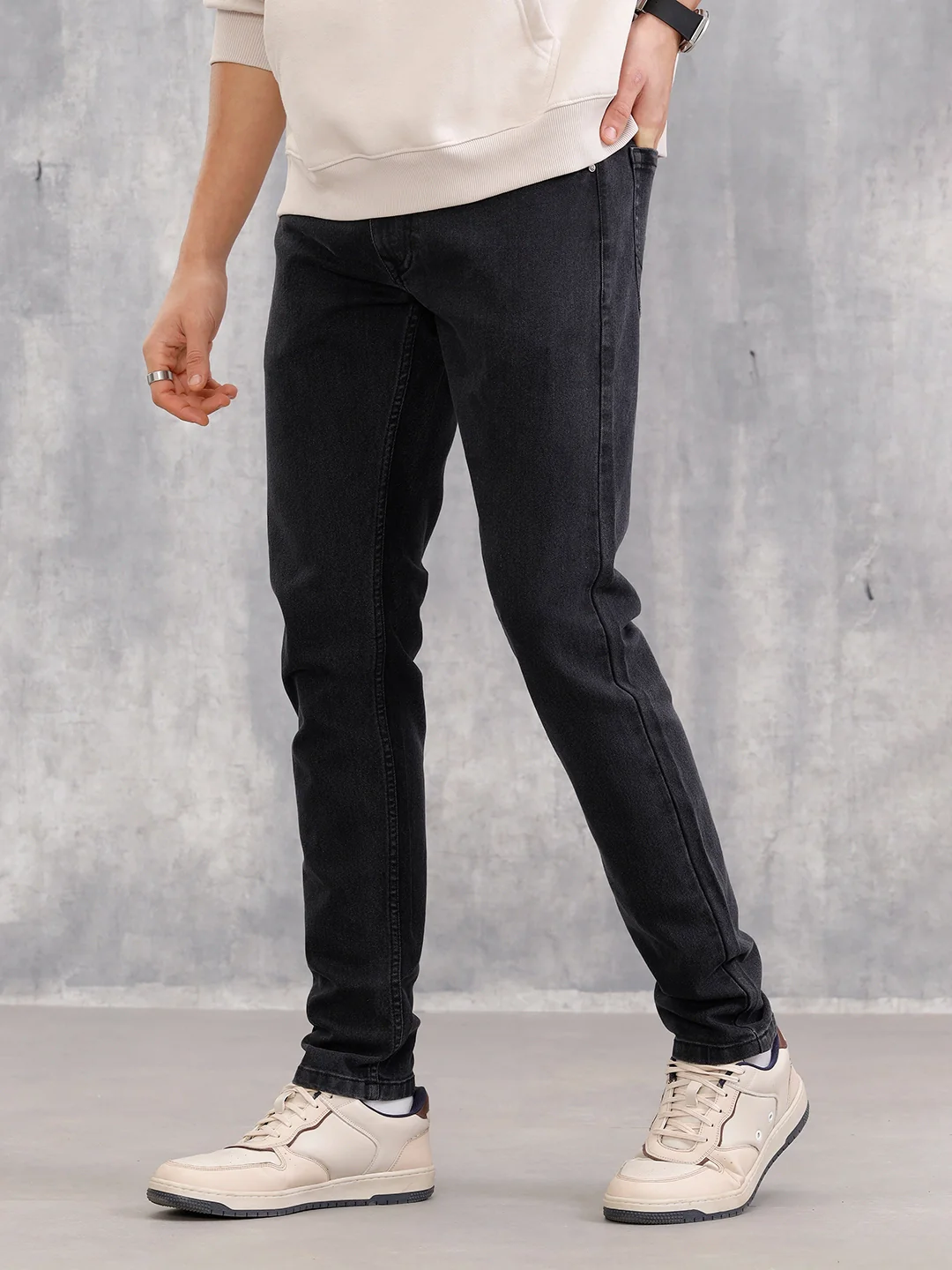 Mild Washed Slim Tapered Jeans I Grey