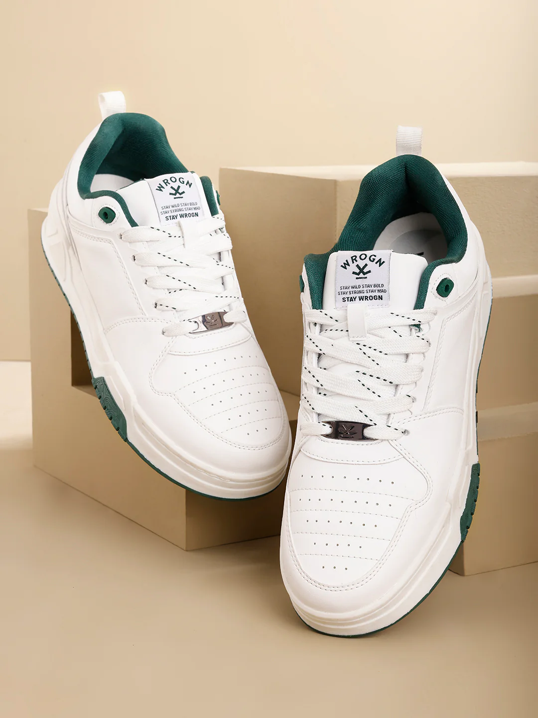 Sneaker | Martini Neat
